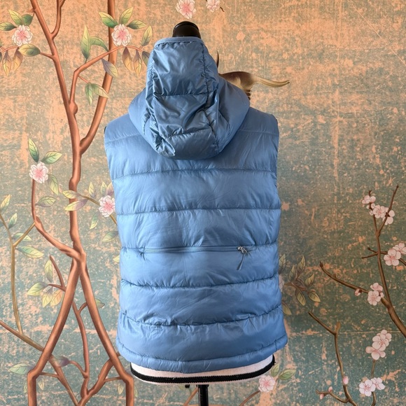 Athleta Aire Puffer Vest Size Small in Coastal Blue - Picture 4 of 16